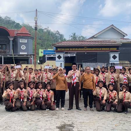 Perkemahan JumatSabtu (PERJUSA) SMP Negeri 4 Rembang Berlangsung Meriah, Membentuk Penggalang Berkarakter, Mandiri, dan Berprestasi