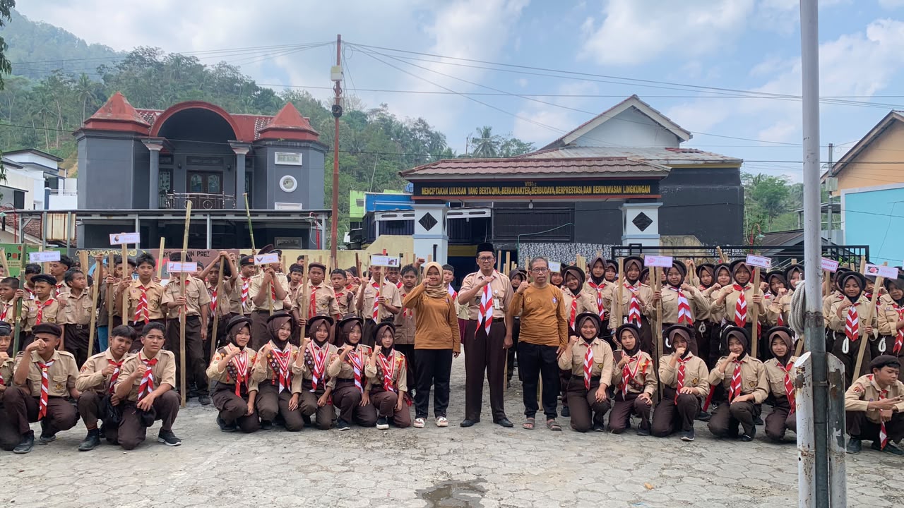 Penerimaan Dewan Penggalang baru dan Perkemahan JumatSabtu (PERJUSA) SMP Negeri 4 Rembang Berlangsung Meriah, Membentuk Penggalang Berkarakter, Mandiri, dan Berprestasi